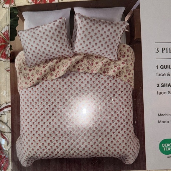 Cream and Red Vintage-Inspired Floral Quilt - Picture 6 of 10